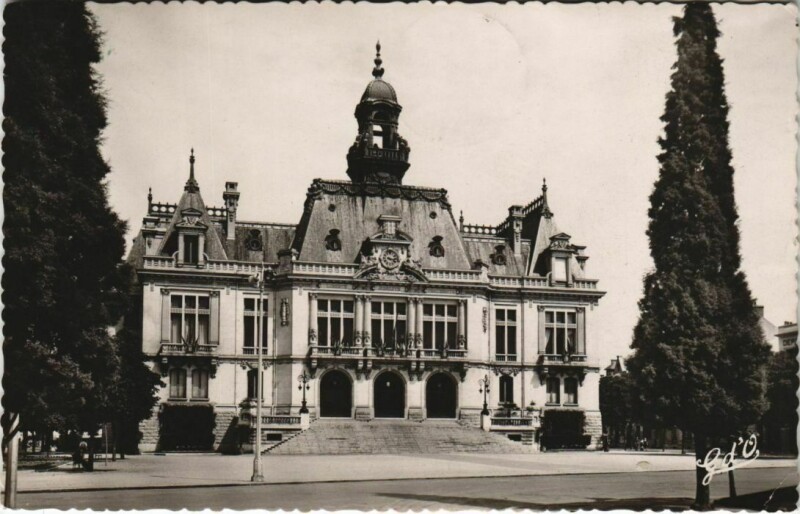 Carte postale ancienne Vichy Hotel de Ville à Vichy