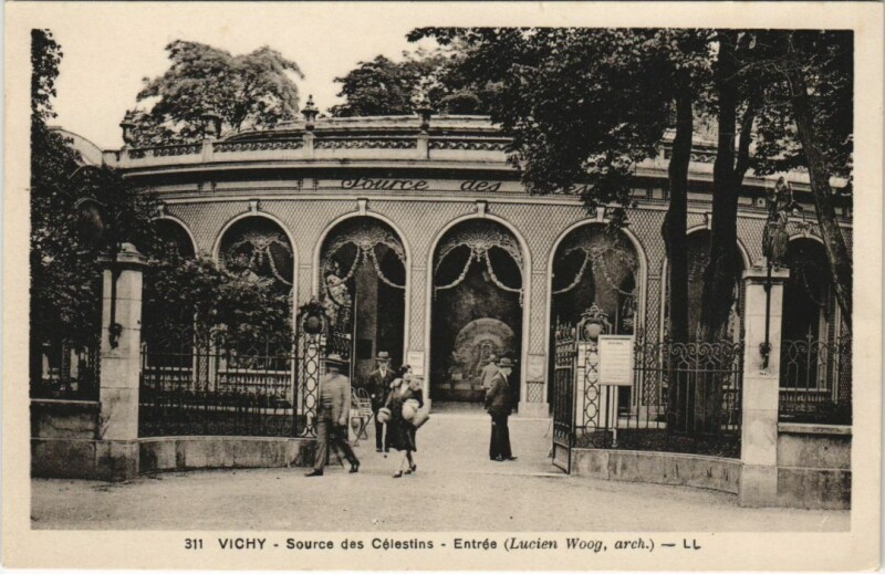 Carte postale ancienne Vichy Source des Celestins , entree à Vichy