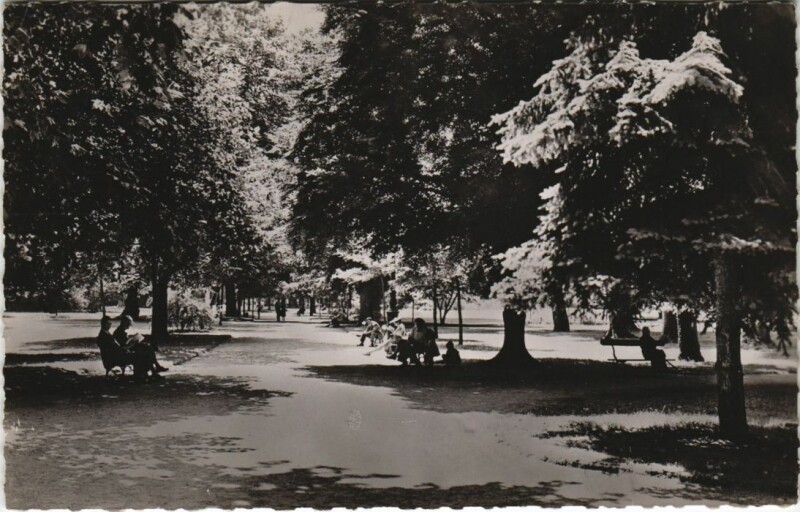 Carte postale ancienne Vichy Les Parcs à Vichy