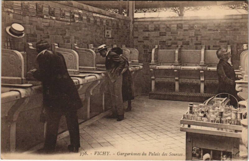Carte postale ancienne Vichy Gargarismers du Palais des Sources à Vichy