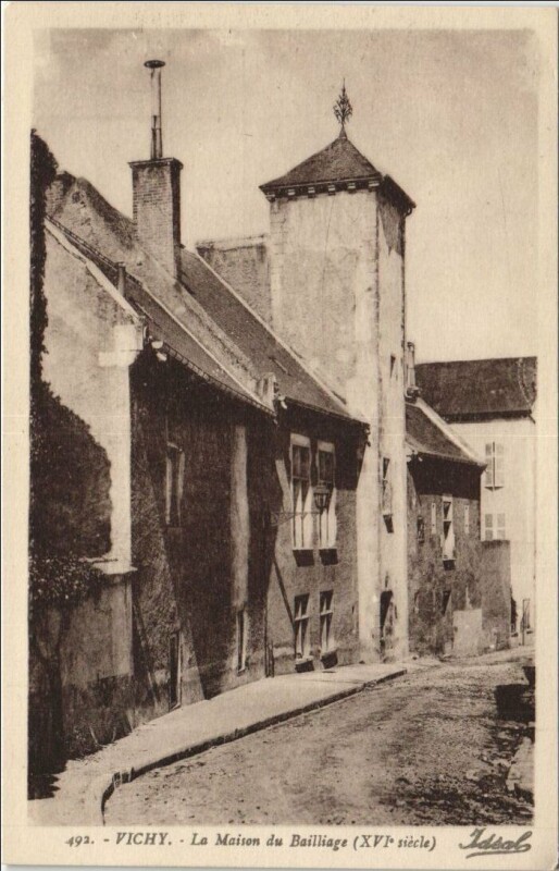 Carte postale ancienne Vichy Maison du Bailliage à Vichy