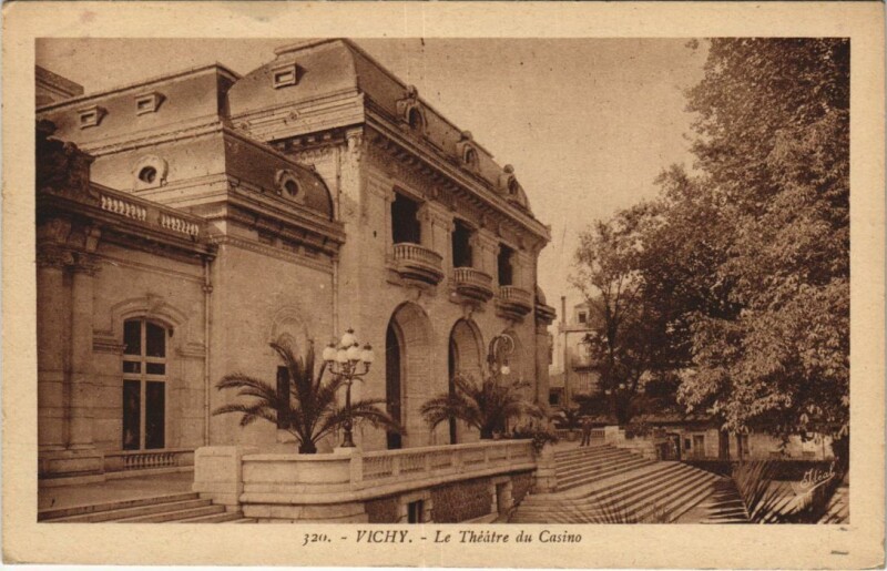 Carte postale ancienne Vichy Theatre du Casino à Vichy