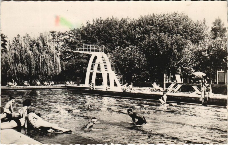 Carte postale ancienne Vichy La piscine du Sporting Club à Vichy