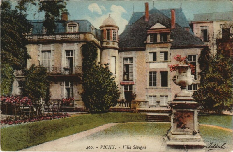 Carte postale ancienne Vichy Villa Sevigne à Vichy