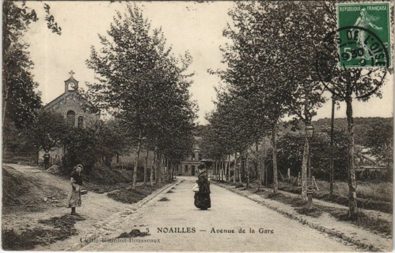 Carte postale ancienne Noailles Avenue de la Gare à Noailles