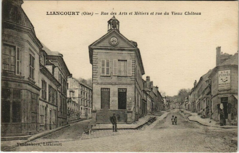 Carte postale ancienne Liancourt Rue des Artis et Metiers et Rue du Vieux Chateau à Liancourt