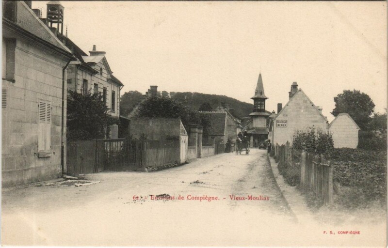 Carte postale ancienne Vieux-Moulin Rue - Street Scene à Vieux-Moulin