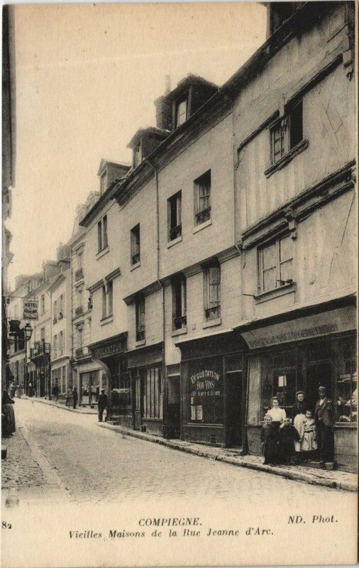 Carte postale ancienne Compiegne Vieilles Maisons de la Rue Jeanne d'Arc