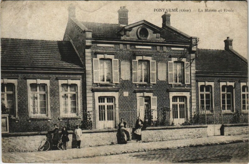 Carte postale ancienne Pontarme La Mairie et Ecole