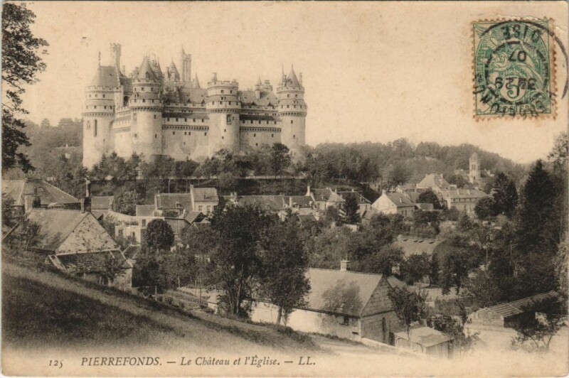 Carte postale ancienne Pierrefonds Le Chateau et l'Eglise à Pierrefonds