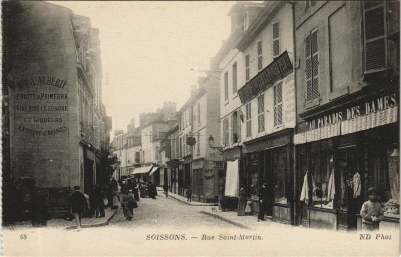 Carte postale ancienne Soissons Rue Saint-Martin