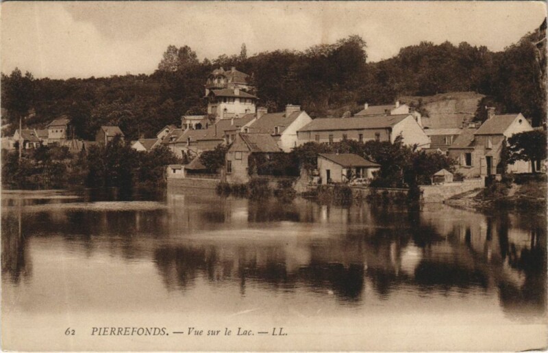 Carte postale ancienne Pierrefonds Vue sur le Lac à Pierrefonds