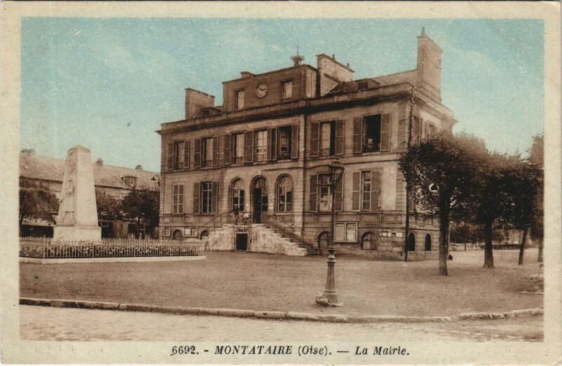 Carte postale ancienne Montataire La Mairie à Montataire