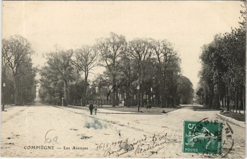 Carte postale ancienne Compiegne Les Avenues