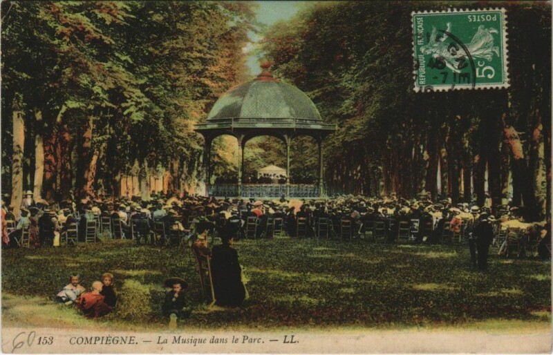 Carte postale ancienne Compiegne La Musique dans le Parc