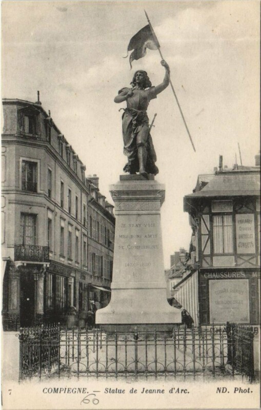 Carte postale ancienne Compiegne Statue de Jeanne d'Arc