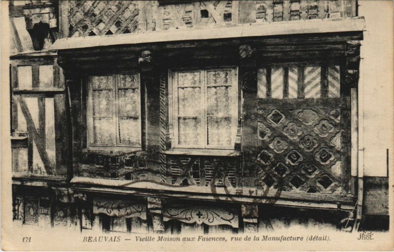 Carte postale ancienne Beauvais Vieille Maison aux Faiences - Rue de la Manufacture à Beauvais