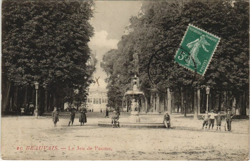 Carte postale ancienne Beauvais Le Jeu de Paume à Beauvais