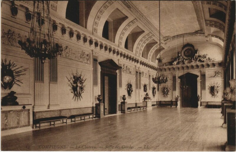 Carte postale ancienne Compiegne Le Chateau - Salle des Gardes