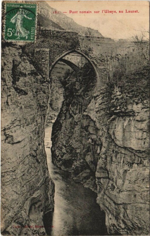 Carte postale ancienne Le Lauzet-Ubaye Pont Romain sur l'Ubaye au Lauzet à Auzet