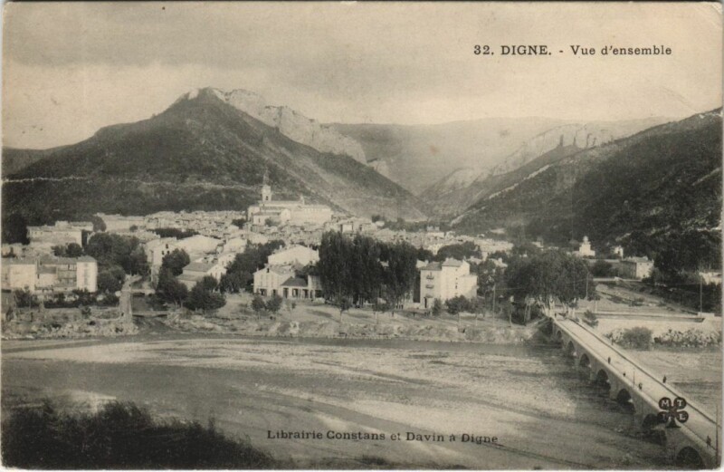 Carte postale ancienne Digne-les-Bains Vue d'Ensemble à Digne-les-Bains