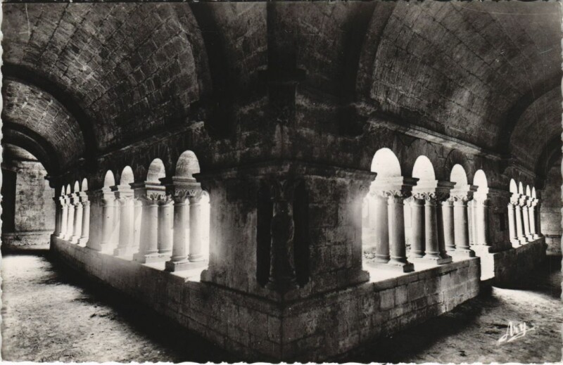 Carte postale ancienne Ganagobie Cloitre du Xii Siecle à Ganagobie