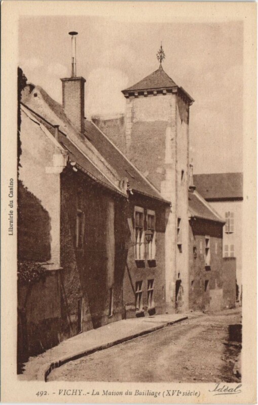 Carte postale ancienne Vichy Maison du Bailliage à Vichy