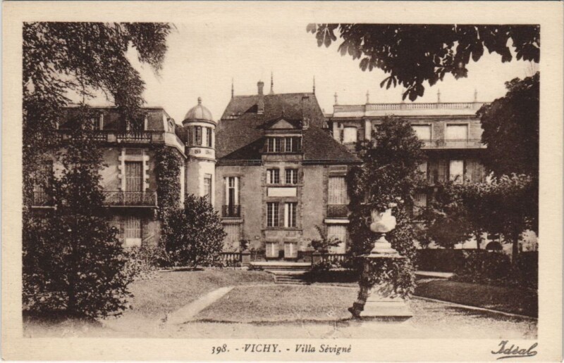 Carte postale ancienne Vichy Villa Sevigne à Vichy