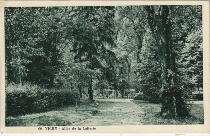 Carte postale ancienne Vichy Allee de la Laiterie à Vichy