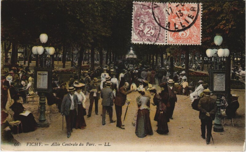 Carte postale ancienne Vichy Allee Centrale du Parc à Vichy