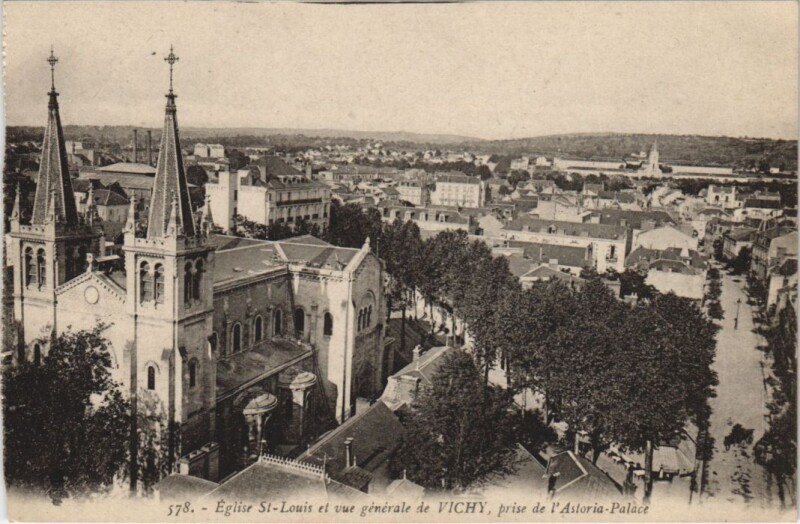 Carte postale ancienne Vichy Eglise Saint-Louis et vue generale à Vichy