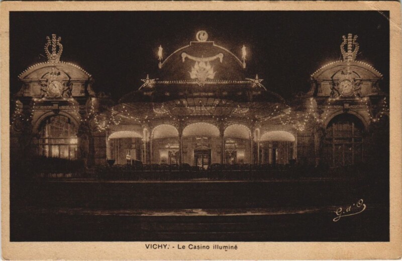 Carte postale ancienne Vichy Le Casino illumine à Vichy