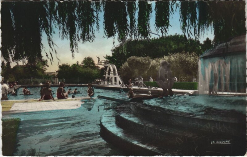 Carte postale ancienne Vichy La piscine du Sporting Club à Vichy
