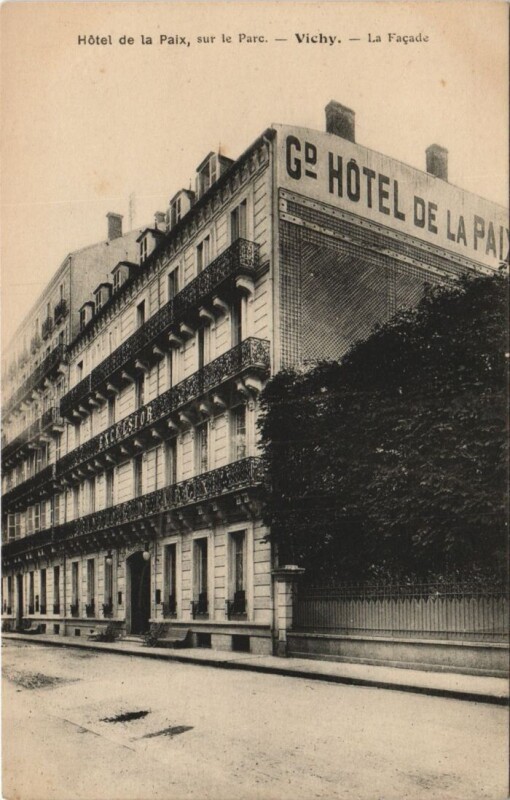 Carte postale ancienne Vichy Hotel de la Paix à Vichy