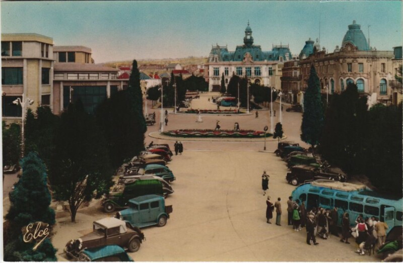 Carte postale ancienne Vichy La Poste et Hotel de Ville à Vichy