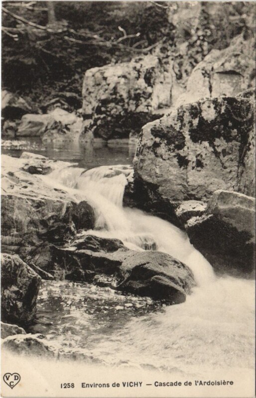 Carte postale ancienne Vichy Cascade de l'Ardoisiere à Vichy