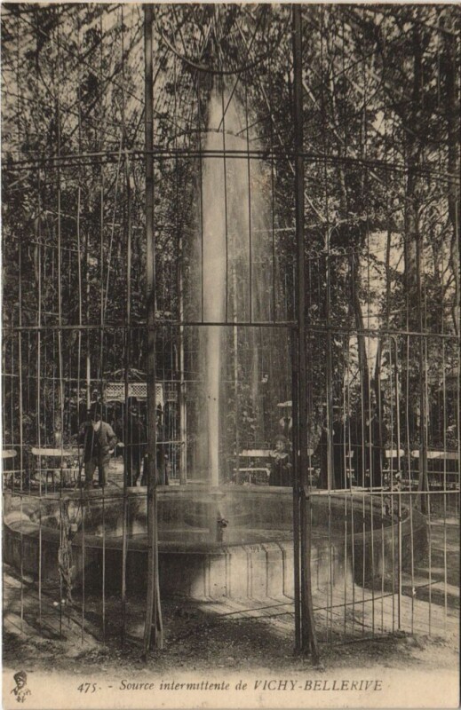 Carte postale ancienne Vichy Source intermittente à Vichy