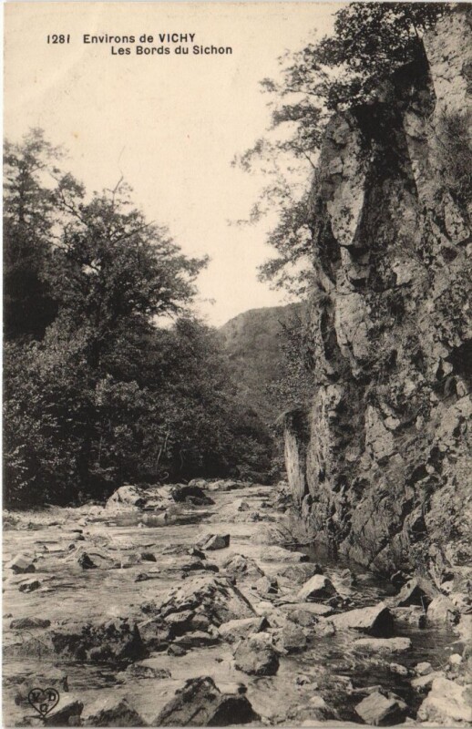 Carte postale ancienne Env. De Vichy Les Bords du Sichon à Vichy