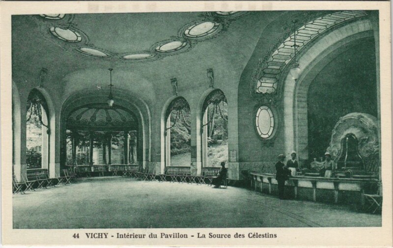 Carte postale ancienne Vichy Interieur du Pavillon, Source des Celestins à Vichy
