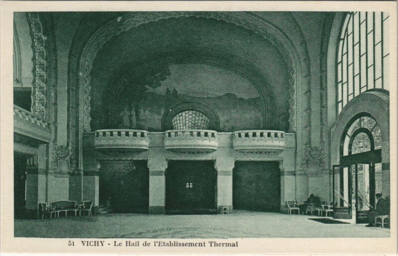Carte postale ancienne Vichy Etablissement Thermal , Le Hall à Vichy