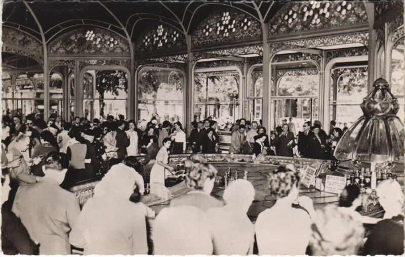Carte postale ancienne Vichy Hall des Sources à Vichy