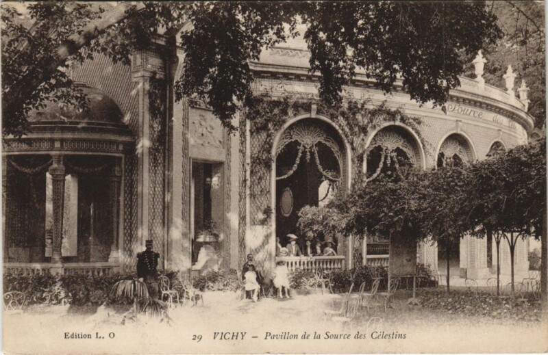 Carte postale ancienne Vichy Pavillon de la source des Celestins à Vichy