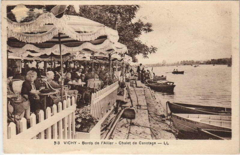 Carte postale ancienne Vichy Bords de l'Allier , Chalet de Canotage à Vichy