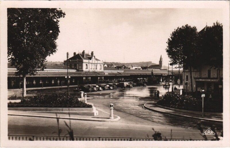 Carte postale ancienne Vichy La Gare à Vichy