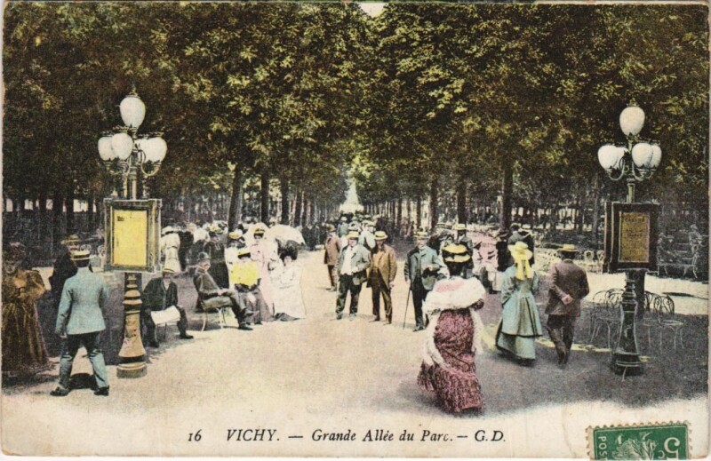 Carte postale ancienne Vichy Grande Allee du Parc à Vichy