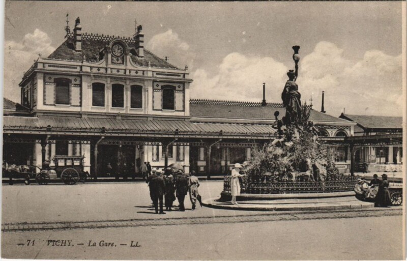 Carte postale ancienne Vichy La Gare à Vichy