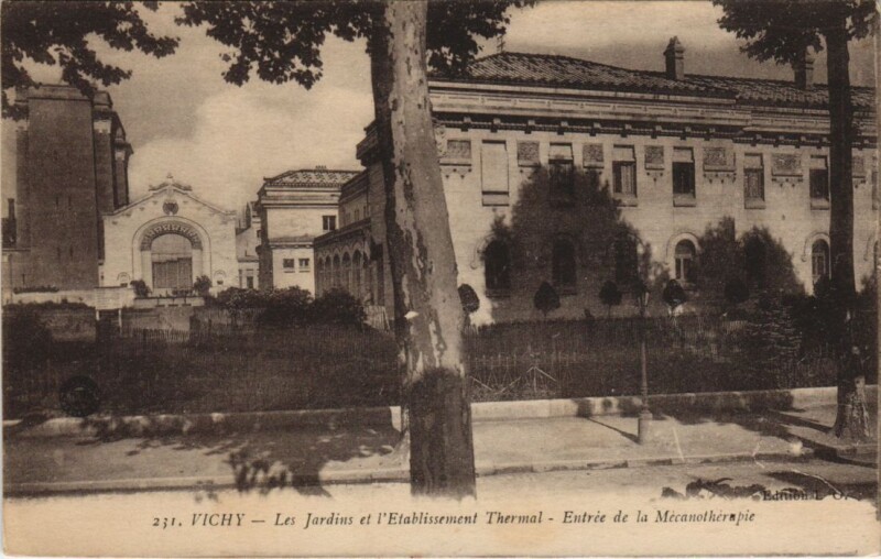 Carte postale ancienne Vichy Les Jardins et Etablissement Thermal à Vichy