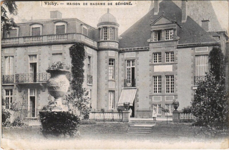 Carte postale ancienne Vichy Maison de Madame de Sevigne à Vichy