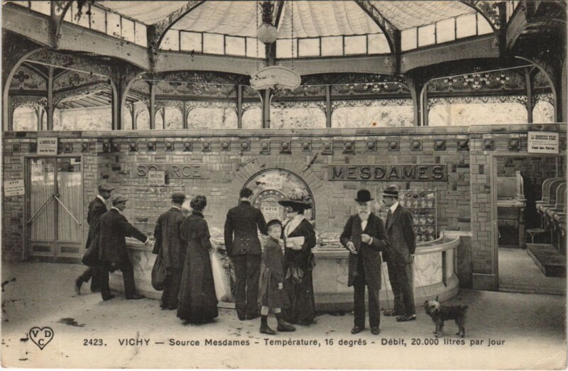 Carte postale ancienne Vichy Source Mesdames à Vichy