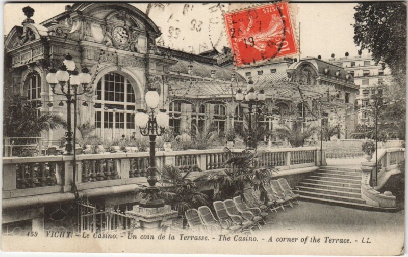 Carte postale ancienne Vichy Un coin de la Terrasse à Vichy